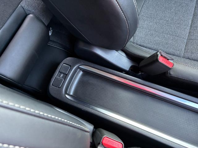 フィット e:HEVホーム 衝突軽減 レーンアシスト 純正ナビ CD DVD MSV Bluetooth接続 バックカメラ スマートキー ETC コーナーセンサー アダプティブクルコン LED オートハイビーム オートライト(32枚目)