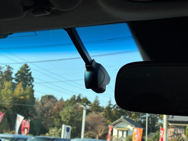 フィット e:HEVホーム 衝突軽減 レーンアシスト 純正ナビ CD DVD MSV Bluetooth接続 バックカメラ スマートキー ETC コーナーセンサー アダプティブクルコン LED オートハイビーム オートライト(33枚目)