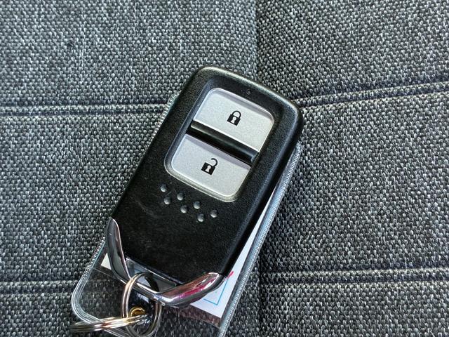 フィット e:HEVホーム 衝突軽減 レーンアシスト 純正ナビ CD DVD MSV Bluetooth接続 バックカメラ スマートキー ETC コーナーセンサー アダプティブクルコン LED オートハイビーム オートライト(40枚目)