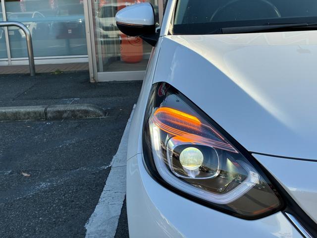 フィット e:HEVホーム 衝突軽減 レーンアシスト 純正ナビ CD DVD MSV Bluetooth接続 バックカメラ スマートキー ETC コーナーセンサー アダプティブクルコン LED オートハイビーム オートライト(43枚目)