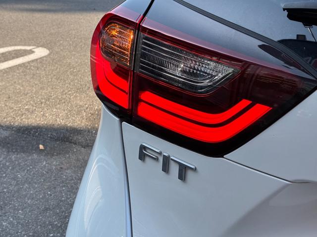 フィット e:HEVホーム 衝突軽減 レーンアシスト 純正ナビ CD DVD MSV Bluetooth接続 バックカメラ スマートキー ETC コーナーセンサー アダプティブクルコン LED オートハイビーム オートライト(55枚目)