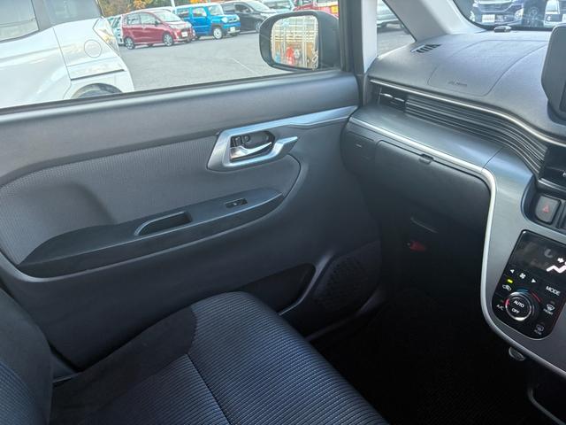 ステラ カスタムＲＳ　純正ナビ　フルセグＴＶ　ＣＤ　ＤＶＤ　ＢＴ接続　バックカメラ　スマートキー　プッシュスタート　ＥＴＣ　電動格納ミラー　ＬＥＤ　フォグライト　オートライト　オートハイビーム　純正アルミ（30枚目）