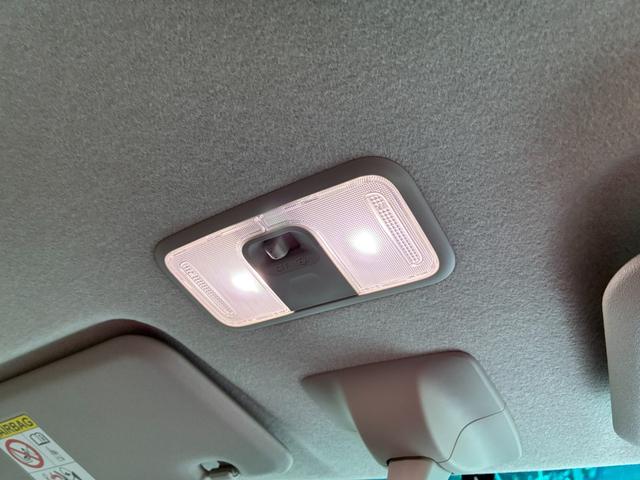 ステラ カスタムＲＳ　純正ナビ　フルセグＴＶ　ＣＤ　ＤＶＤ　ＢＴ接続　バックカメラ　スマートキー　プッシュスタート　ＥＴＣ　電動格納ミラー　ＬＥＤ　フォグライト　オートライト　オートハイビーム　純正アルミ（32枚目）