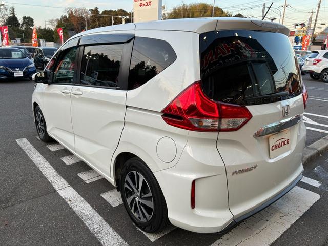 フリード＋ Ｇ・ホンダセンシング　衝突軽減ブレーキ　レーンキープアシスト　フロアマット　純正ナビ　ワンセグ　ＣＤ　ＢＴ接続　バックカメラ　アイドリングストップ　スマートキー　ＥＴＣ　アダプティブクルコン　ドラレコＦＲ　両側デンスラ（9枚目）
