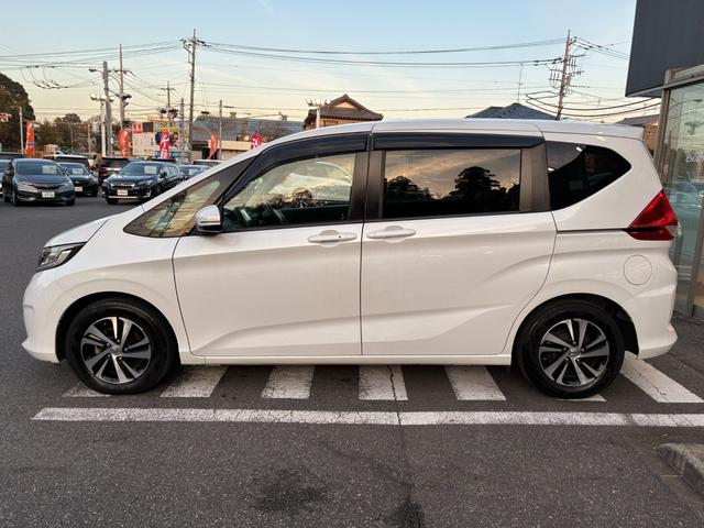 フリード＋ Ｇ・ホンダセンシング　衝突軽減ブレーキ　レーンキープアシスト　フロアマット　純正ナビ　ワンセグ　ＣＤ　ＢＴ接続　バックカメラ　アイドリングストップ　スマートキー　ＥＴＣ　アダプティブクルコン　ドラレコＦＲ　両側デンスラ（10枚目）