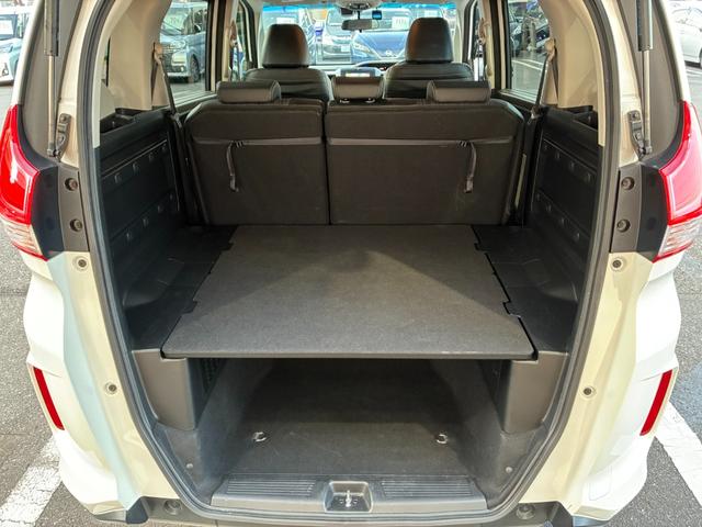 フリード＋ Ｇ・ホンダセンシング　衝突軽減ブレーキ　レーンキープアシスト　フロアマット　純正ナビ　ワンセグ　ＣＤ　ＢＴ接続　バックカメラ　アイドリングストップ　スマートキー　ＥＴＣ　アダプティブクルコン　ドラレコＦＲ　両側デンスラ（17枚目）