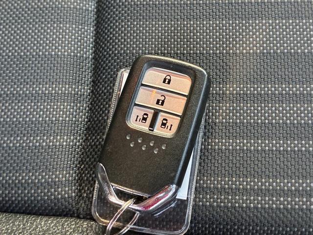 フリード＋ Ｇ・ホンダセンシング　衝突軽減ブレーキ　レーンキープアシスト　フロアマット　純正ナビ　ワンセグ　ＣＤ　ＢＴ接続　バックカメラ　アイドリングストップ　スマートキー　ＥＴＣ　アダプティブクルコン　ドラレコＦＲ　両側デンスラ（44枚目）
