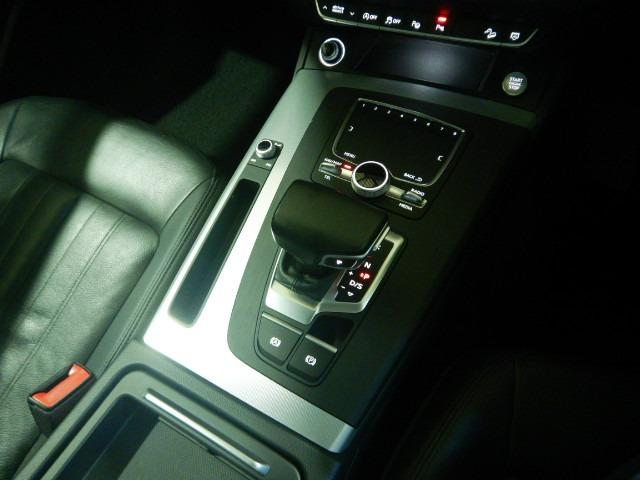 Ｑ５ ２．０ＴＦＳＩクワトロ　１ｓｔエディション　Ｓラインエクステリア　純正ナビ　フルセグ　サラウンドカメラ　本革シート　シートヒーター　パワーシート　レーダークルコン　純正２０インチアルミ　ＡＴリアゲート　パドルシフト（19枚目）