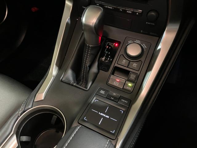 NX  本革シート 純正ナビ バックモニター フルセグ 三眼LEDヘッドライト パワーバックドア シート&ステアリングヒーター クルコン パワーシート 純正18インチアルミ(9枚目)