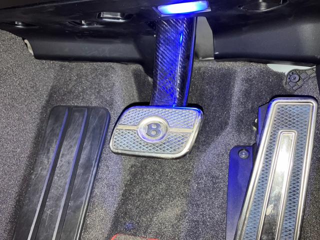 コンチネンタル ＧＴ　マリナードライビングスペック　ＣＥＮＴＥＮＡＲＹスペック　フロントシートコンフォートスペック　ベントレーローテーションディスプレイ　ムードライティングスペック　ナイトビジョン　２２インチアロイホイール（68枚目）