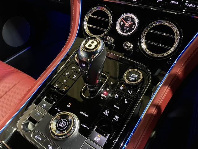 コンチネンタル ＧＴ　マリナードライビングスペック　ＣＥＮＴＥＮＡＲＹスペック　フロントシートコンフォートスペック　ベントレーローテーションディスプレイ　ムードライティングスペック　ナイトビジョン　２２インチアロイホイール（75枚目）