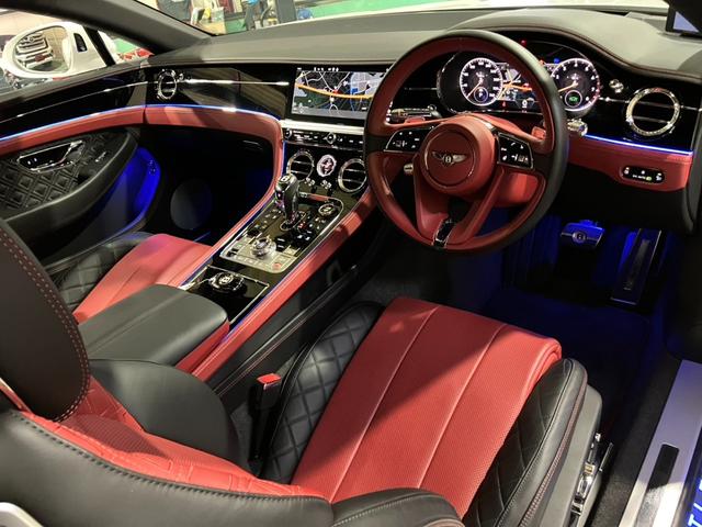 コンチネンタル ＧＴ　マリナードライビングスペック　ＣＥＮＴＥＮＡＲＹスペック　フロントシートコンフォートスペック　ベントレーローテーションディスプレイ　ムードライティングスペック　ナイトビジョン　２２インチアロイホイール（76枚目）