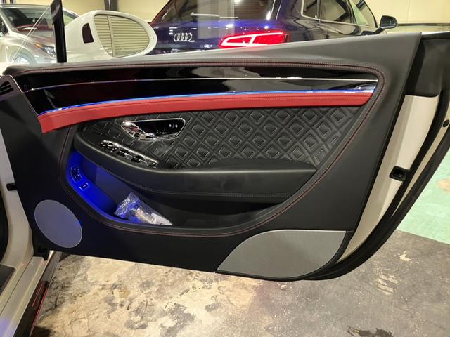 コンチネンタル ＧＴ　マリナードライビングスペック　ＣＥＮＴＥＮＡＲＹスペック　フロントシートコンフォートスペック　ベントレーローテーションディスプレイ　ムードライティングスペック　ナイトビジョン　２２インチアロイホイール（77枚目）