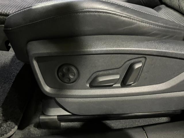 Ｑ５ ４０ＴＤＩクワトロ　スポーツ　アシスタンスパッケージ　バーチャルコックピット　サラウンドビューカメラ　アクティブレーンアシスト　パークアシスト　シートヒーター　ＬＥＤヘッドライト　オートリアゲート（71枚目）