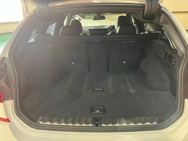 3シリーズ 320iツーリング Mスポーツ ドライビングアシストプロフェッショナル パーキングアシストプラス LEDヘッドライト ワイヤレスチャージング Fシートヒーター オートテールゲート(61枚目)