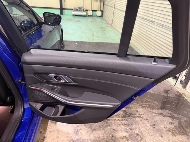 3シリーズ 320iツーリング Mスポーツ ファストトラックパッケージ ドライビングアシストプロ Mスポーツブレーキ 19インチMライトアロイ パーキングアシストプラス BMWLEDヘッドライト 電動リアゲート 全方位カメラ ACC(17枚目)