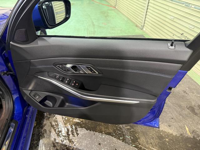 3シリーズ 320iツーリング Mスポーツ ファストトラックパッケージ ドライビングアシストプロ Mスポーツブレーキ 19インチMライトアロイ パーキングアシストプラス BMWLEDヘッドライト 電動リアゲート 全方位カメラ ACC(24枚目)