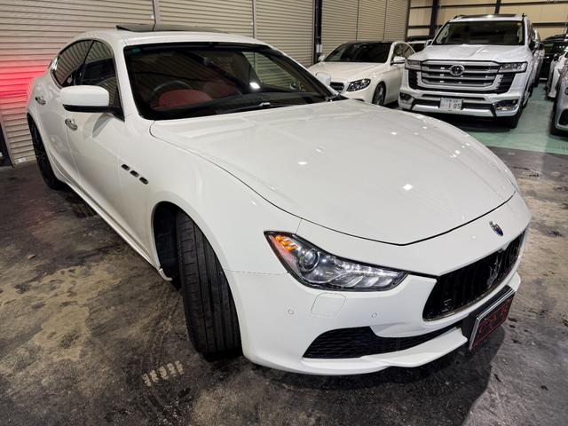 ギブリ ベースグレード　電動サンルーフ　スポーツパッケージ　チターノ２１インチＡＷ　ロッソフルレザーシート　シフトパドル　ツーリングパッケージ　クルーズコントロール　シートヒーター（2枚目）