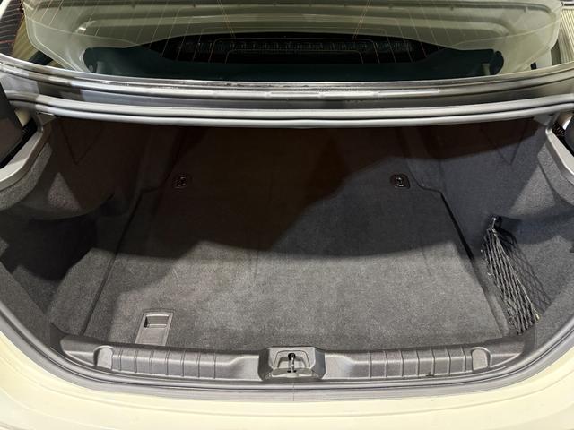 ギブリ ベースグレード　電動サンルーフ　スポーツパッケージ　チターノ２１インチＡＷ　ロッソフルレザーシート　シフトパドル　ツーリングパッケージ　クルーズコントロール　シートヒーター（15枚目）