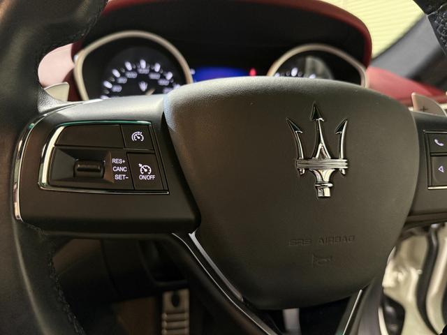 ギブリ ベースグレード　電動サンルーフ　スポーツパッケージ　チターノ２１インチＡＷ　ロッソフルレザーシート　シフトパドル　ツーリングパッケージ　クルーズコントロール　シートヒーター（26枚目）