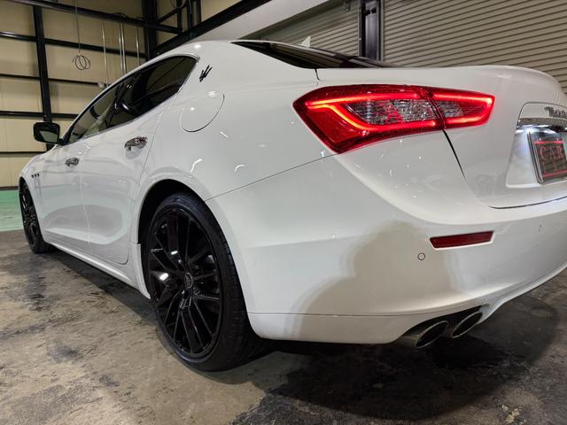 ギブリ ベースグレード　電動サンルーフ　スポーツパッケージ　チターノ２１インチＡＷ　ロッソフルレザーシート　シフトパドル　ツーリングパッケージ　クルーズコントロール　シートヒーター（37枚目）