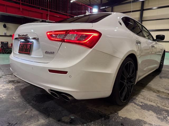 ギブリ ベースグレード　電動サンルーフ　スポーツパッケージ　チターノ２１インチＡＷ　ロッソフルレザーシート　シフトパドル　ツーリングパッケージ　クルーズコントロール　シートヒーター（38枚目）