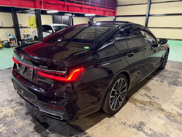 7シリーズ 740i Mスポーツ 電動ガラスサンルーフ エクスクルーシブナッパレザー ヒート&ベンチレーションシート BMWレーザーライト ACC パーキングアシストプラス ソフトクローズドア 電動トランクリッド HUD(3枚目)