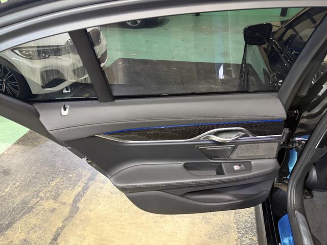 7シリーズ 740i Mスポーツ 電動ガラスサンルーフ エクスクルーシブナッパレザー ヒート&ベンチレーションシート BMWレーザーライト ACC パーキングアシストプラス ソフトクローズドア 電動トランクリッド HUD(11枚目)