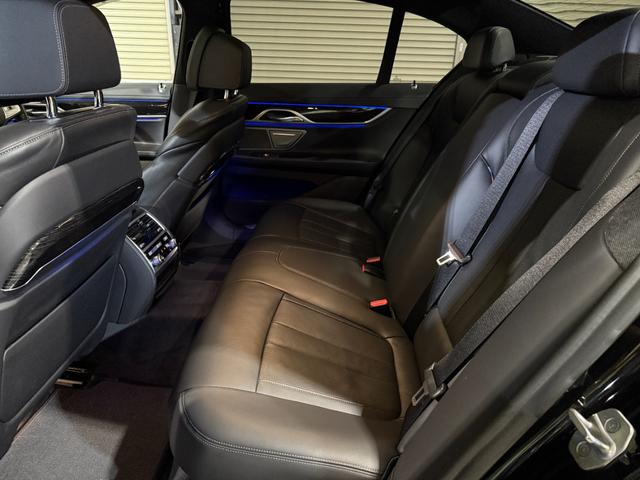 7シリーズ 740i Mスポーツ 電動ガラスサンルーフ エクスクルーシブナッパレザー ヒート&ベンチレーションシート BMWレーザーライト ACC パーキングアシストプラス ソフトクローズドア 電動トランクリッド HUD(12枚目)