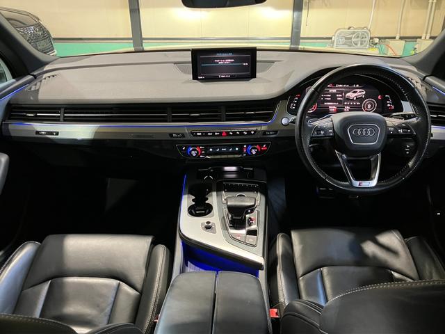 Q7 2.0TFSIクワトロ Sラインパッケージ 7シーターPKG リアアシスタンスPKG オールホイールステアリング マトリクスLEDヘッドライト バーチャルコックピット サラウンドビュー オートテールゲート ロティフォーム22インチアルミ(4枚目)