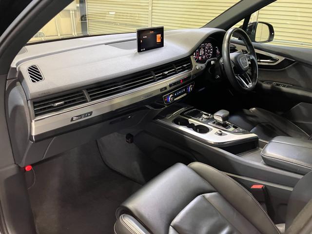 Q7 2.0TFSIクワトロ Sラインパッケージ 7シーターPKG リアアシスタンスPKG オールホイールステアリング マトリクスLEDヘッドライト バーチャルコックピット サラウンドビュー オートテールゲート ロティフォーム22インチアルミ(32枚目)