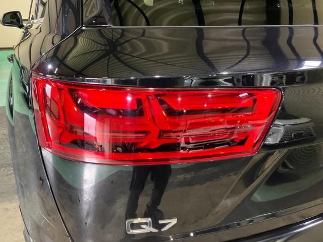 Q7 2.0TFSIクワトロ Sラインパッケージ 7シーターPKG リアアシスタンスPKG オールホイールステアリング マトリクスLEDヘッドライト バーチャルコックピット サラウンドビュー オートテールゲート ロティフォーム22インチアルミ(47枚目)