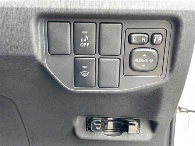 プリウス Ｓ　寒冷地仕様／純正メモリナビ　ＮＳＣＰ－Ｗ６４（ＡＭ／ＦＭ／ＣＤ／ＢＴ）／ワンセグＴＶ／バックカメラ／ワイパーデアイサー／ＨＩＤヘッドライト／リアフォグ／社外ＥＴＣ／ステアリングスイッチ／トノカバー（8枚目）