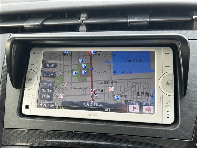 プリウス Ｓツーリングセレクション・Ｇ’ｓ　純正メモリナビ　地デジＴＶ　Ｂｌｕｅｔｏｏｔｈ　ＥＴＣ　バックカメラ　スマートキー　プッシュスタート　純正ＬＥＤヘッドライト　　純正１８インチアルミホイール　純正フロアマット（3枚目）