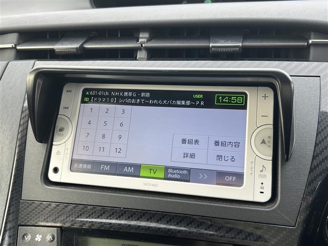 プリウス Ｓツーリングセレクション・Ｇ’ｓ　純正メモリナビ　地デジＴＶ　Ｂｌｕｅｔｏｏｔｈ　ＥＴＣ　バックカメラ　スマートキー　プッシュスタート　純正ＬＥＤヘッドライト　　純正１８インチアルミホイール　純正フロアマット（4枚目）