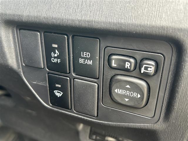 プリウス Ｓツーリングセレクション・Ｇ’ｓ　純正メモリナビ　地デジＴＶ　Ｂｌｕｅｔｏｏｔｈ　ＥＴＣ　バックカメラ　スマートキー　プッシュスタート　純正ＬＥＤヘッドライト　　純正１８インチアルミホイール　純正フロアマット（12枚目）