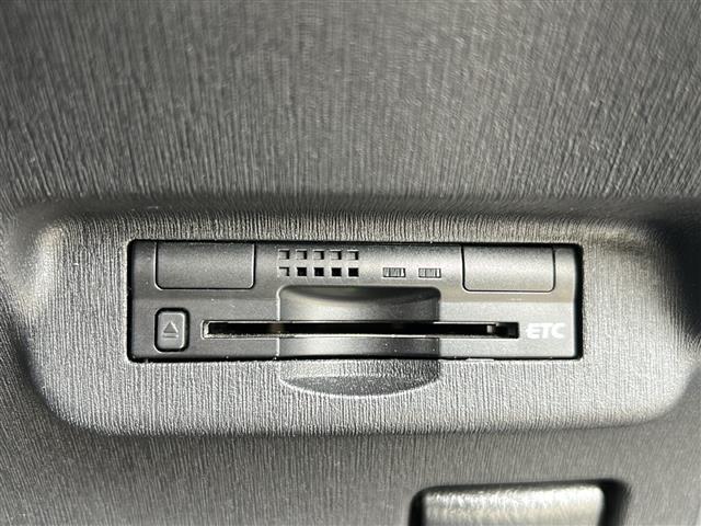 プリウス Ｓツーリングセレクション・Ｇ’ｓ　純正メモリナビ　地デジＴＶ　Ｂｌｕｅｔｏｏｔｈ　ＥＴＣ　バックカメラ　スマートキー　プッシュスタート　純正ＬＥＤヘッドライト　　純正１８インチアルミホイール　純正フロアマット（14枚目）