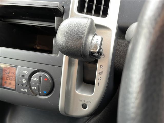 セレナ ハイウェイスター　４ＷＤ／純正ＨＤＤナビ　ＨＣ３０８Ａ－Ａ（ＡＭ／ＦＭ／ＣＤ）フルセグＴＶ／バックカメラ／オートライト／社外エンジンスターター（7枚目）