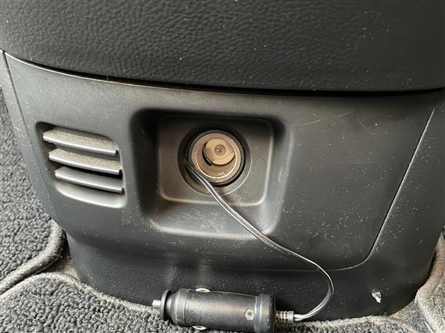 セレナ ハイウェイスター　４ＷＤ／純正ＨＤＤナビ　ＨＣ３０８Ａ－Ａ（ＡＭ／ＦＭ／ＣＤ）フルセグＴＶ／バックカメラ／オートライト／社外エンジンスターター（8枚目）