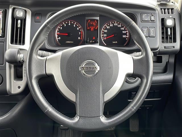 セレナ ハイウェイスター　４ＷＤ／純正ＨＤＤナビ　ＨＣ３０８Ａ－Ａ（ＡＭ／ＦＭ／ＣＤ）フルセグＴＶ／バックカメラ／オートライト／社外エンジンスターター（12枚目）