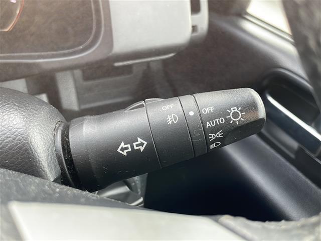 セレナ ハイウェイスター　４ＷＤ／純正ＨＤＤナビ　ＨＣ３０８Ａ－Ａ（ＡＭ／ＦＭ／ＣＤ）フルセグＴＶ／バックカメラ／オートライト／社外エンジンスターター（13枚目）