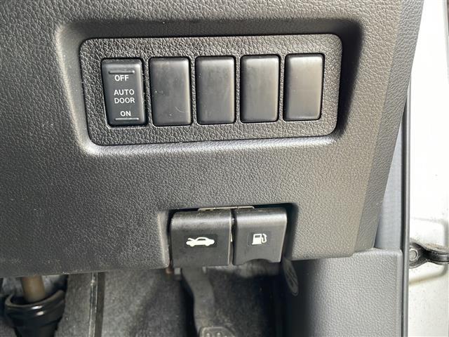 セレナ ハイウェイスター　４ＷＤ／純正ＨＤＤナビ　ＨＣ３０８Ａ－Ａ（ＡＭ／ＦＭ／ＣＤ）フルセグＴＶ／バックカメラ／オートライト／社外エンジンスターター（16枚目）