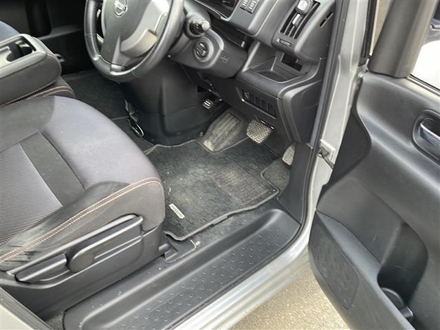 セレナ ハイウェイスター　４ＷＤ／純正ＨＤＤナビ　ＨＣ３０８Ａ－Ａ（ＡＭ／ＦＭ／ＣＤ）フルセグＴＶ／バックカメラ／オートライト／社外エンジンスターター（18枚目）