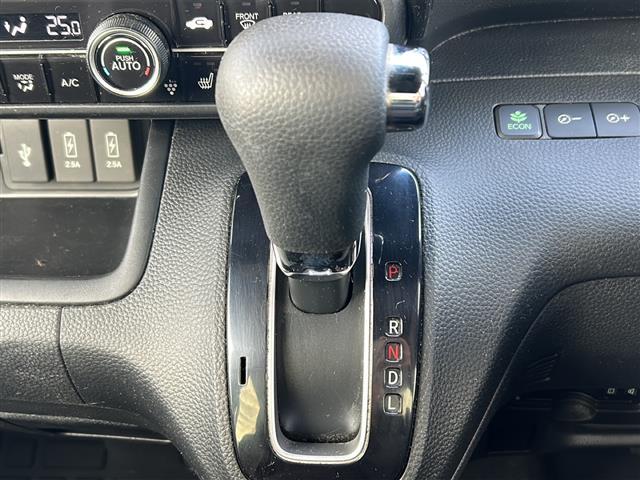 Ｎ－ＢＯＸ Ｇ・Ｌホンダセンシング　純正８インチナビ　フルセグ　ＤＶＤ　Ｂｌｕｅｔｏｏｔｈ　ドラレコ　ＥＴＣ　Ｂカメ　片パワ　ＳヒーターＡＣＣ　レーンアシスト　リアコーナーセンサー　衝突軽減ブレーキ　スマートキー　プッシュスタート（7枚目）