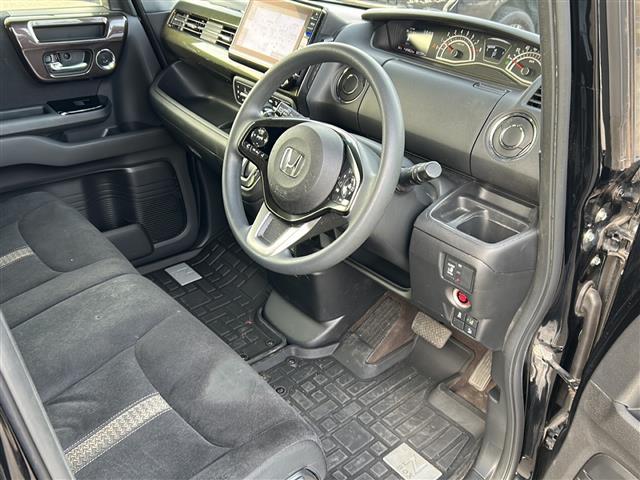 Ｎ－ＢＯＸ Ｇ・Ｌホンダセンシング　純正８インチナビ　フルセグ　ＤＶＤ　Ｂｌｕｅｔｏｏｔｈ　ドラレコ　ＥＴＣ　Ｂカメ　片パワ　ＳヒーターＡＣＣ　レーンアシスト　リアコーナーセンサー　衝突軽減ブレーキ　スマートキー　プッシュスタート（17枚目）