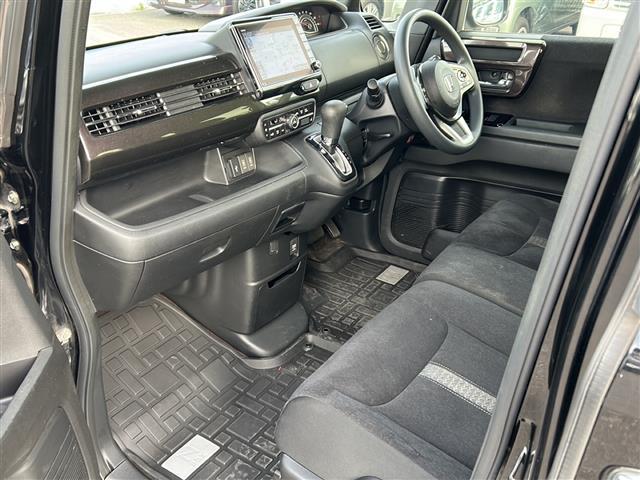 Ｎ－ＢＯＸ Ｇ・Ｌホンダセンシング　純正８インチナビ　フルセグ　ＤＶＤ　Ｂｌｕｅｔｏｏｔｈ　ドラレコ　ＥＴＣ　Ｂカメ　片パワ　ＳヒーターＡＣＣ　レーンアシスト　リアコーナーセンサー　衝突軽減ブレーキ　スマートキー　プッシュスタート（19枚目）