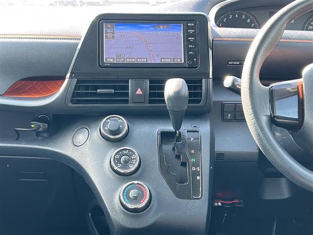 シエンタ Ｘ　Ｖパッケージ　純正ＳＤナビ　地デジＴＶ　Ｂｌｕｅｔｏｏｔｈ　前後ドラレコ　ＥＴＣ　バックカメラ　両側イージークローザー　リモコンキー　社外１５インチアルミホイール（2枚目）