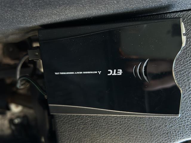 シエンタ Ｘ　Ｖパッケージ　純正ＳＤナビ　地デジＴＶ　Ｂｌｕｅｔｏｏｔｈ　前後ドラレコ　ＥＴＣ　バックカメラ　両側イージークローザー　リモコンキー　社外１５インチアルミホイール（12枚目）