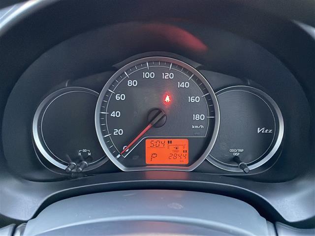 ヴィッツ Ｆ　◆４ＷＤ◆オーディオ◆寒冷地仕様◆社外１４インチＡＷ◆純正フロアマット◆フォグランプ◆ＡＢＳ（3枚目）