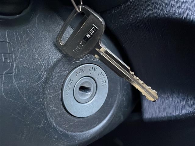 ヴィッツ Ｆ　◆４ＷＤ◆オーディオ◆寒冷地仕様◆社外１４インチＡＷ◆純正フロアマット◆フォグランプ◆ＡＢＳ（9枚目）